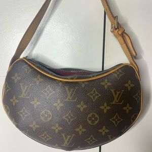 REPOST Louis Vuitton Vintage Monogram Croissant B…